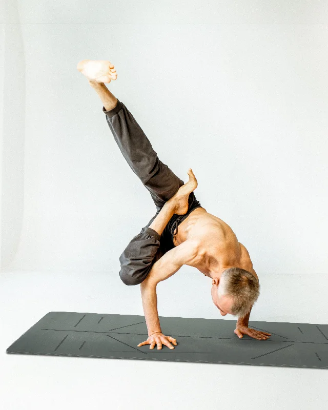 Bargain Bin Grhamoy TruAlign Black Rubber Yoga Mat | 6 mm Thick